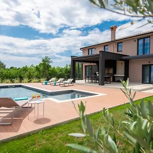  Villa Zara